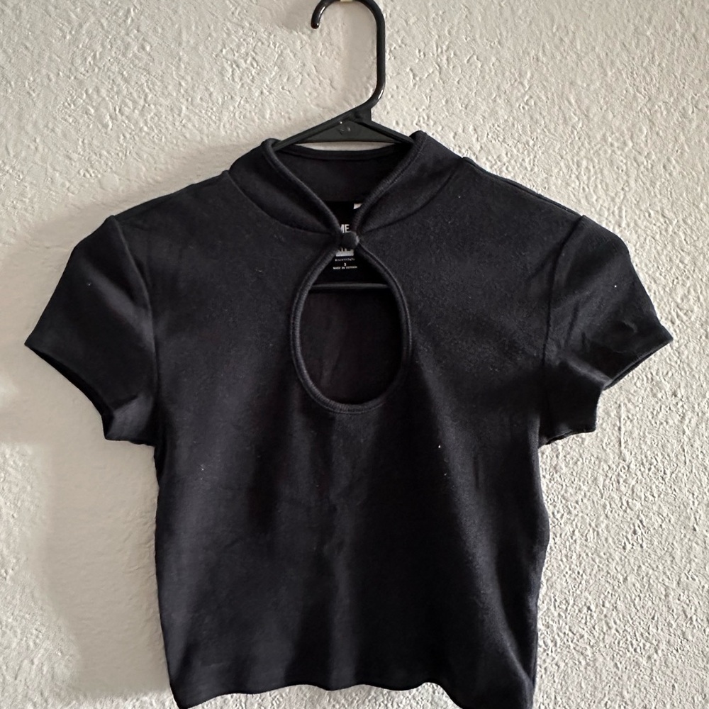 Me to We Black Cut Out Crop Top